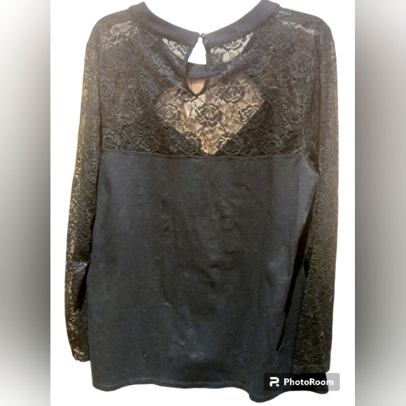Torrid Top-Foxy Lace Sleeve 3X EUC - Picture 2 of 7
